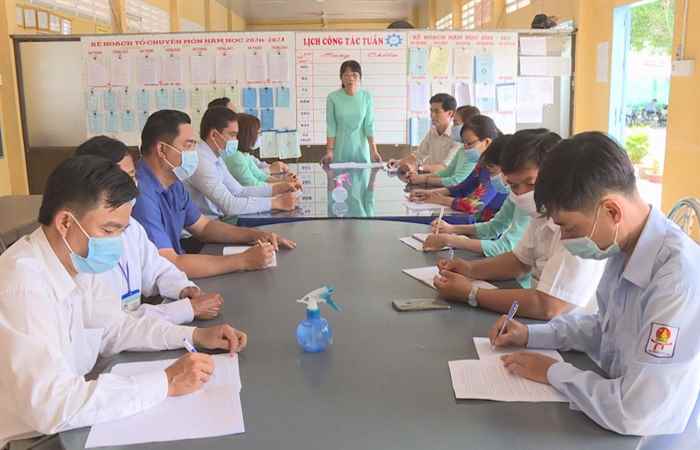 Cô Trần Thị Thúy Nga học tập và làm theo lời Bác dạy